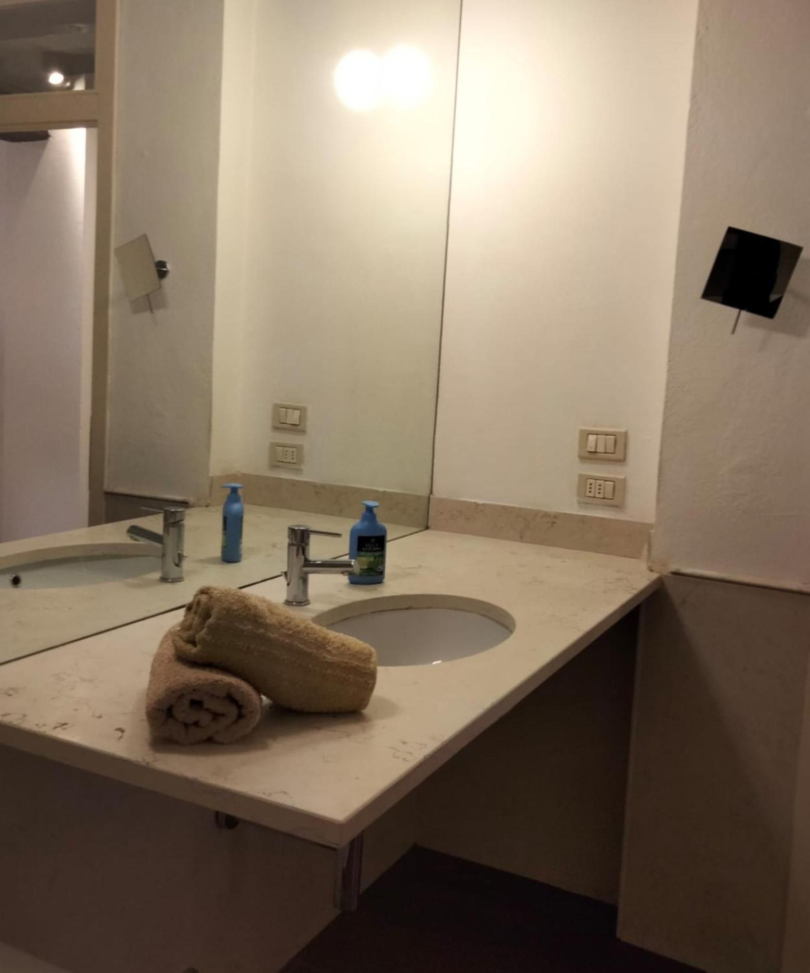 Historic E Comfort Suite - Locazione Semplice Bolonya Dış mekan fotoğraf